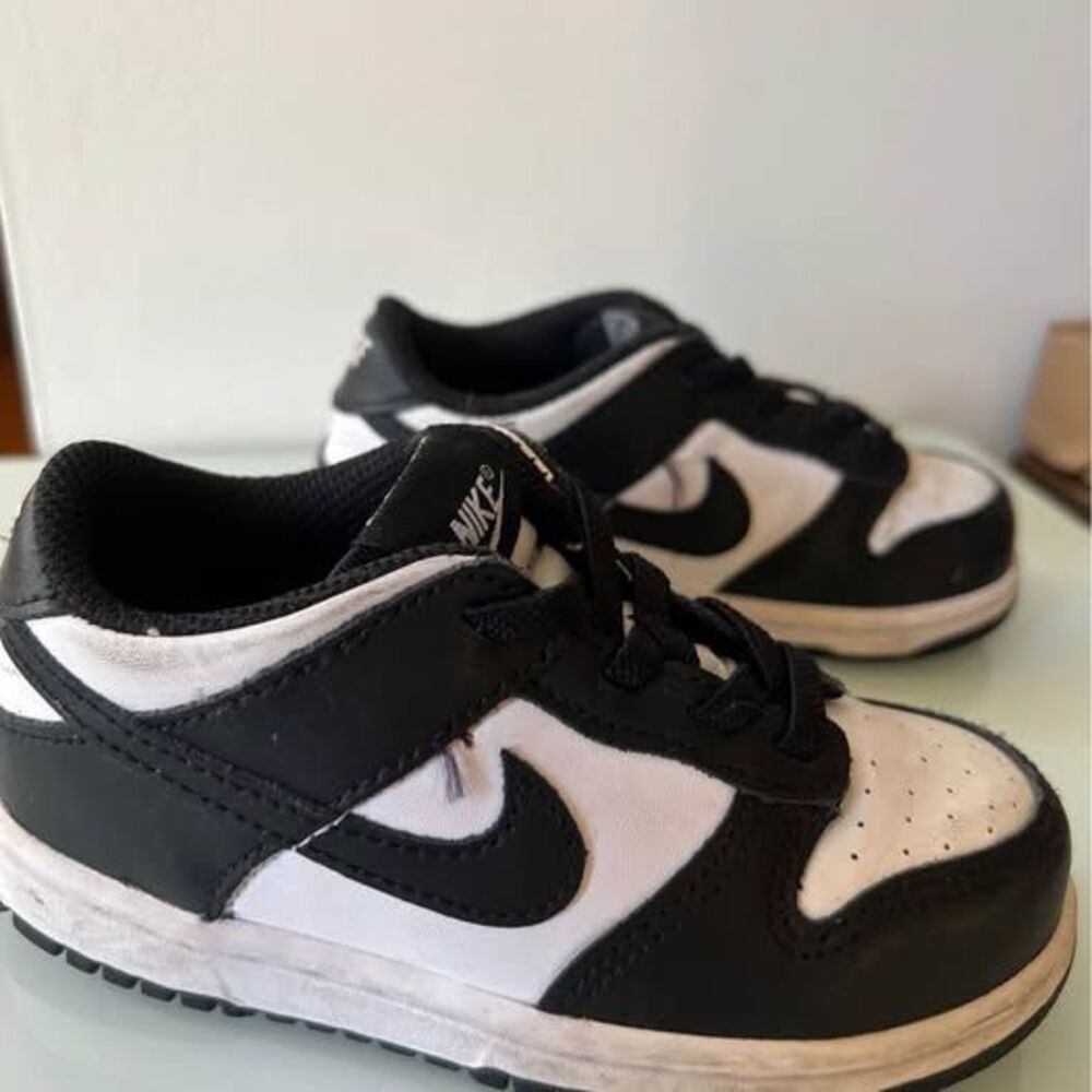 Toddler Nike Black and White Sneakers Size 9C
